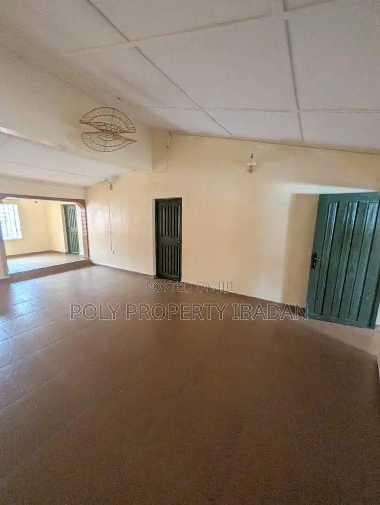 Open Floor Space/Mini Warehouse