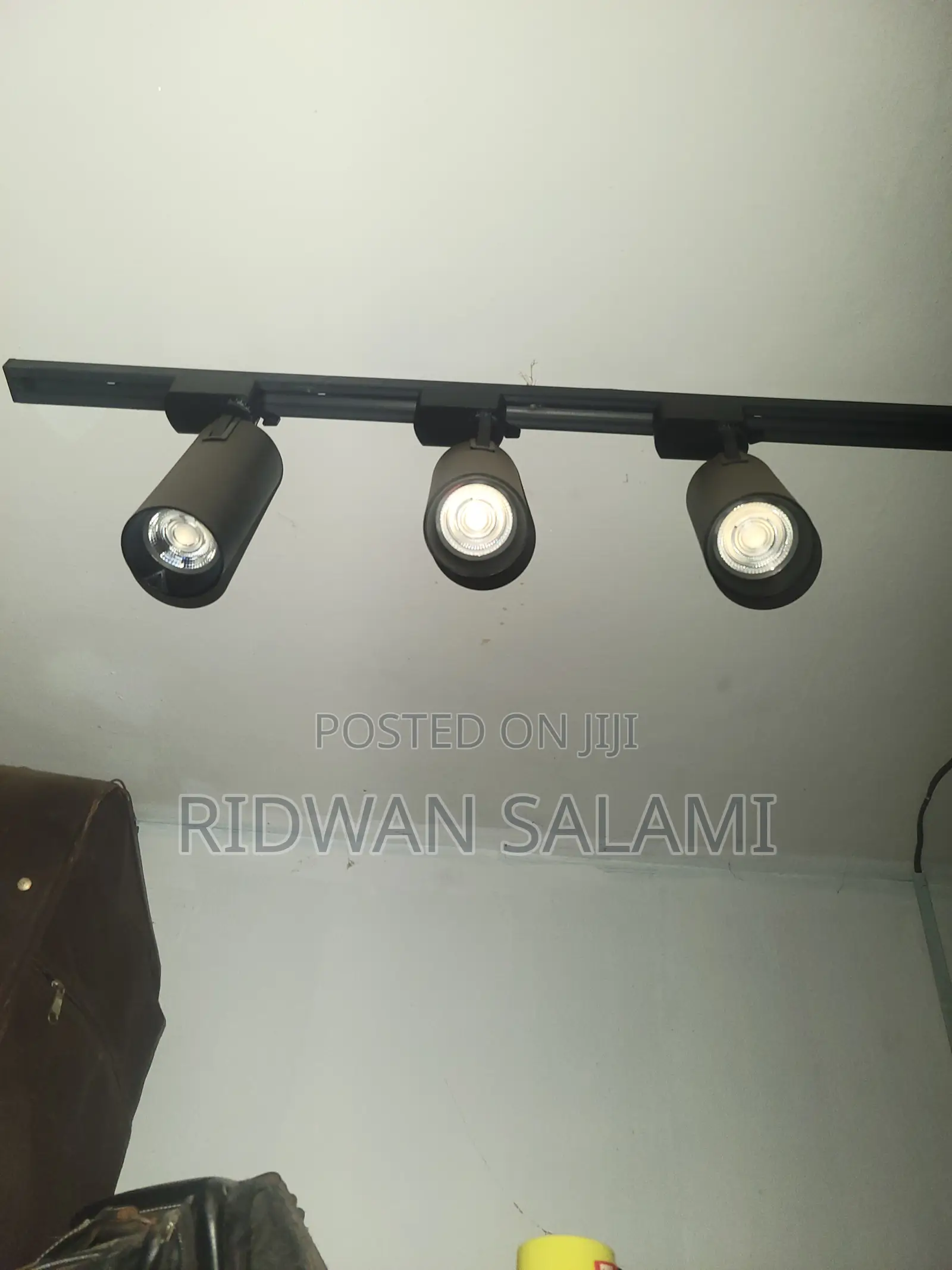 40 Watts, 3 in 1 Tracklights
