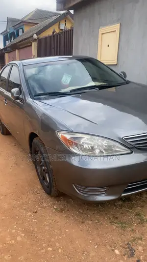 Toyota Camry SE 4dr Sedan (2.4L 4cyl 4A) 2004