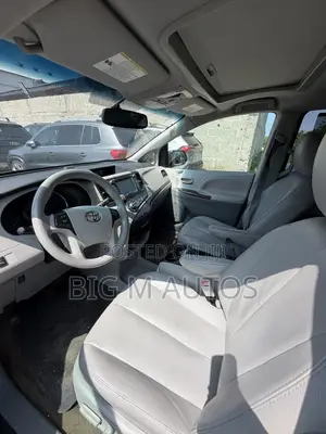 Toyota Sienna XLE 7 Passenger Mobility 2012 Silver