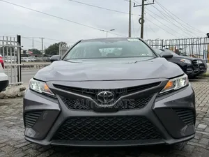 Toyota Camry SE FWD (2.5L 4cyl 8AM) 2018 Brown