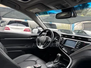 Toyota Camry SE FWD (2.5L 4cyl 8AM) 2018 Brown
