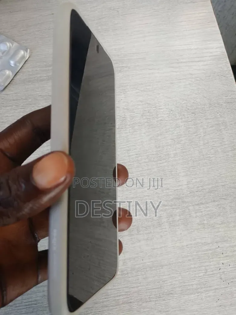 Infinix Hot 70 128 GB Silver