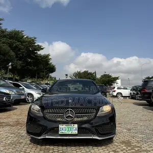 Mercedes-Benz C300 2016 Black