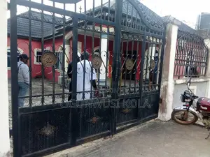 4bdrm Bungalow in Ipaja / Ipaja for sale