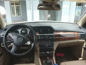Mercedes-Benz GLK-Class 350 4MATIC 2011 White