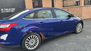 Ford Focus Titanium 4dr Sedan (2.0L 4cyl 6AM) 2014 Blue