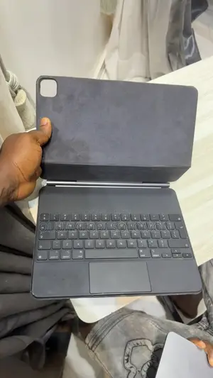 Magic Keyboard for iPad Pro 13