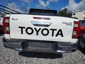 Toyota Hilux 2019 Red