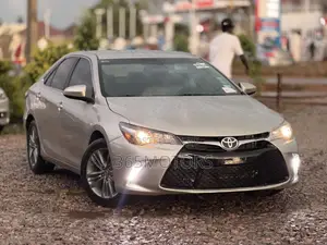 Toyota Camry SE 4dr Sedan (2.5L 4cyl 6A) 2016 Gold