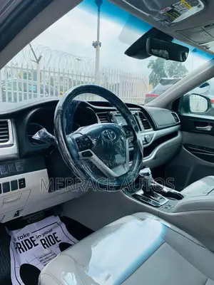 Toyota Highlander XLE 4x2 V6 (3.5L 6cyl 8A) 2018 Gray