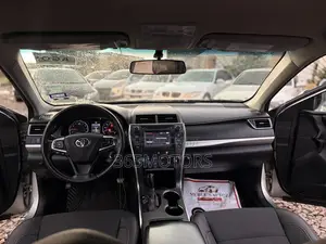 Toyota Camry SE 4dr Sedan (2.5L 4cyl 6A) 2016 Gold