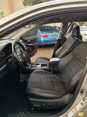 Toyota Camry SE 4dr Sedan (2.5L 4cyl 6A) 2016 Gold