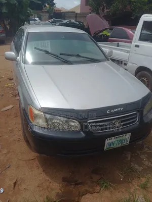 Toyota Camry 2000 Silver