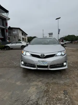 Toyota Camry SE V6 4dr Sedan (3.5L 6cyl 6A) 2012 Silver