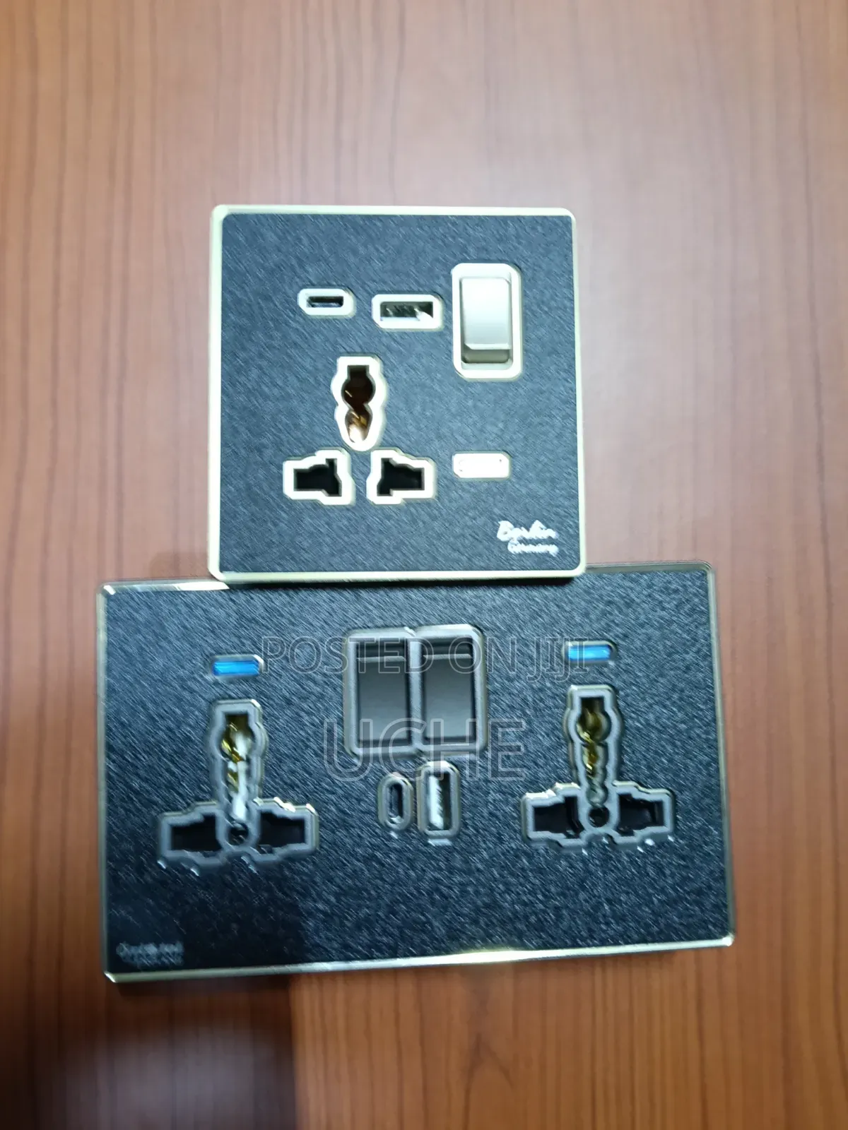 Berlin Sand Acrylic Socket Black
