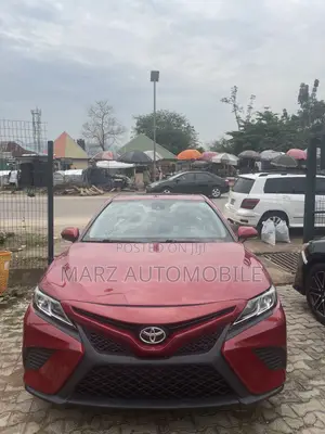 Toyota Camry SE 2021 Red