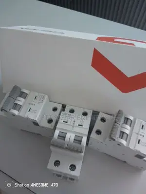 GEYA GYM9-125DC-100 100A DC Circuit Breaker for Solar Systems