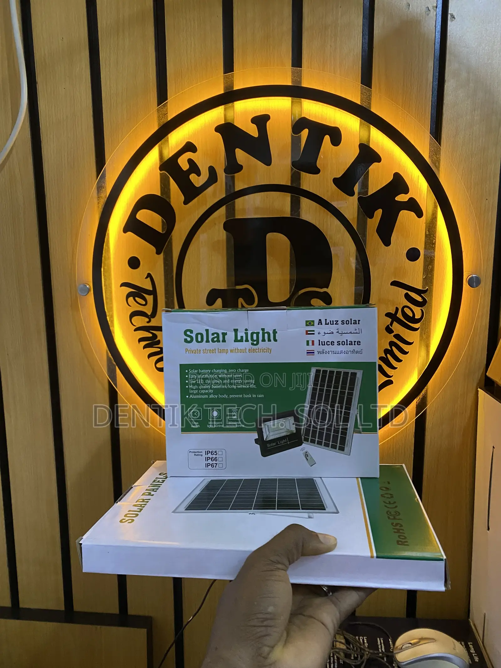 Solar Flood Light With Remote Control - 200watts