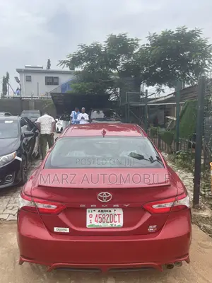 Toyota Camry SE 2021 Red