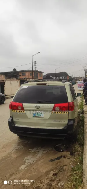 Toyota Sienna 2007 Green