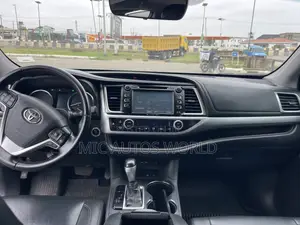 Toyota Highlander 2019 Silver