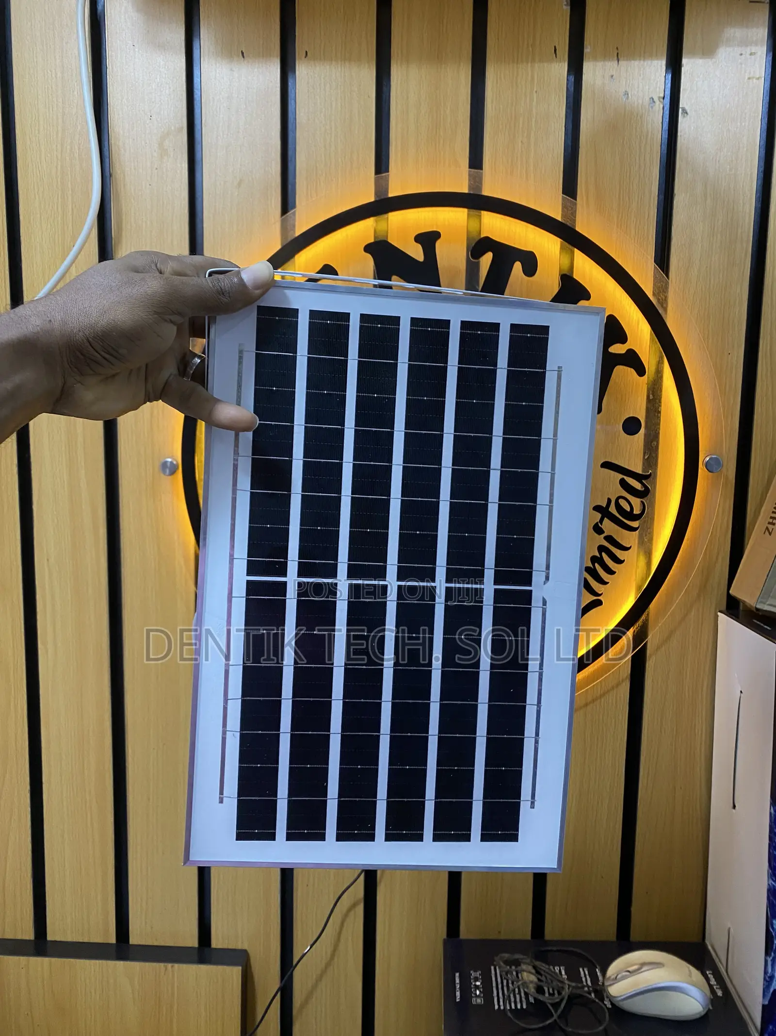 Solar Indoor / Outdoor Ceiling Light With Remote Control - 200watts
