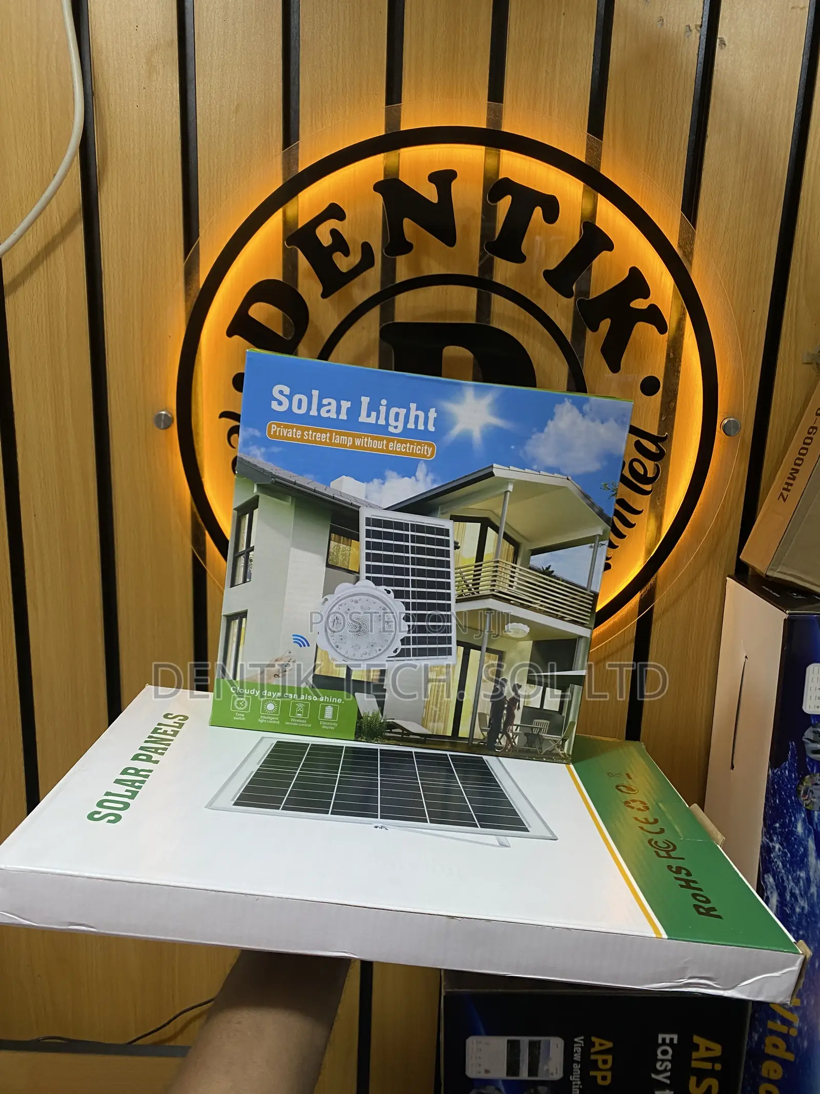 Solar Indoor / Outdoor Ceiling Light With Remote Control - 200watts