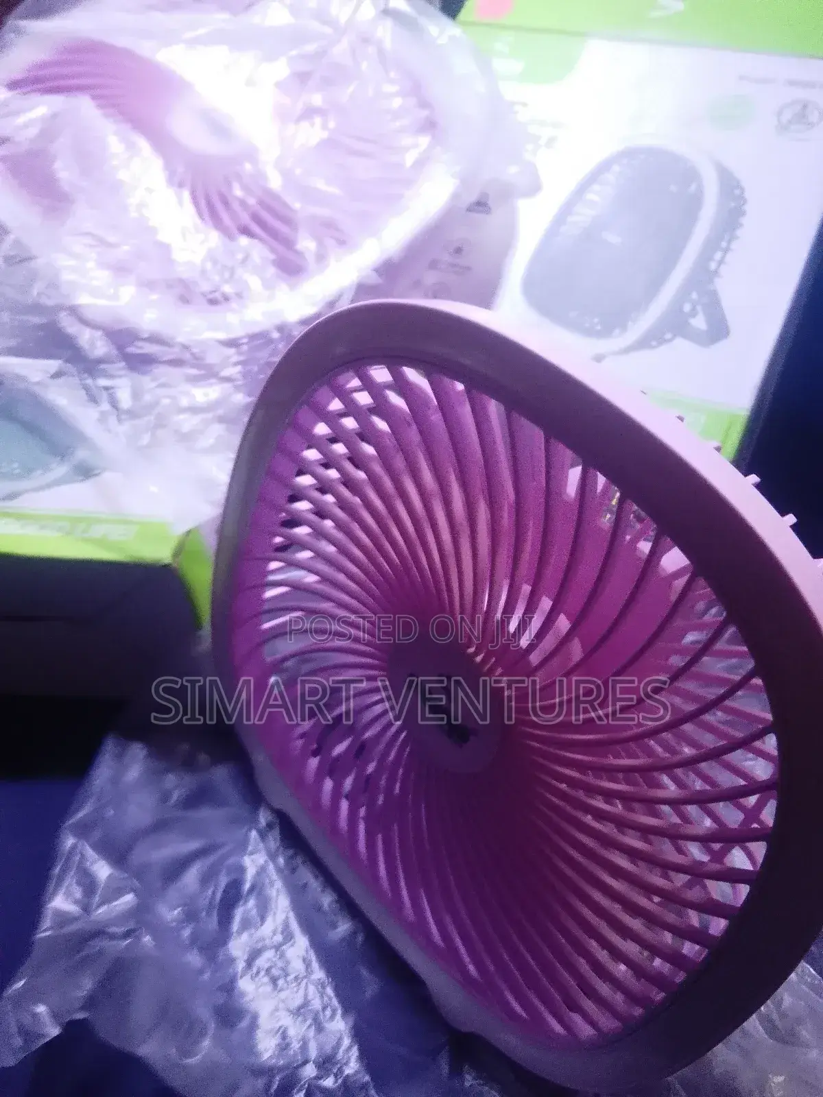 Iwin Rechargeable Desktop Fan