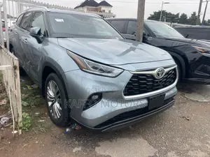 Toyota Highlander Platinum AWD 2024 Blue
