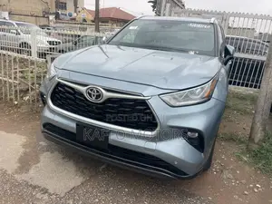 Toyota Highlander Platinum AWD 2024 Blue