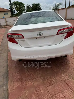 Toyota Camry SE V6 4dr Sedan (3.5L 6cyl 6A) 2013 White