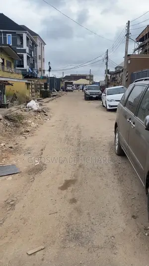 Furnished 8bdrm House in Ayinke, Akoka for sale