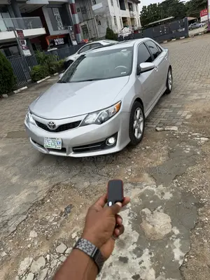 Toyota Camry SE V6 4dr Sedan (3.5L 6cyl 6A) 2012 Silver