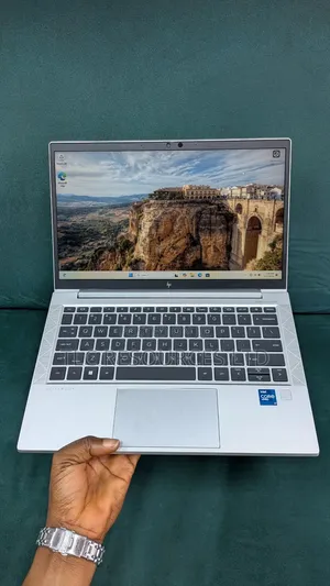 Laptop HP EliteBook 830 G8 16GB Intel Core i7 SSD 256GB
