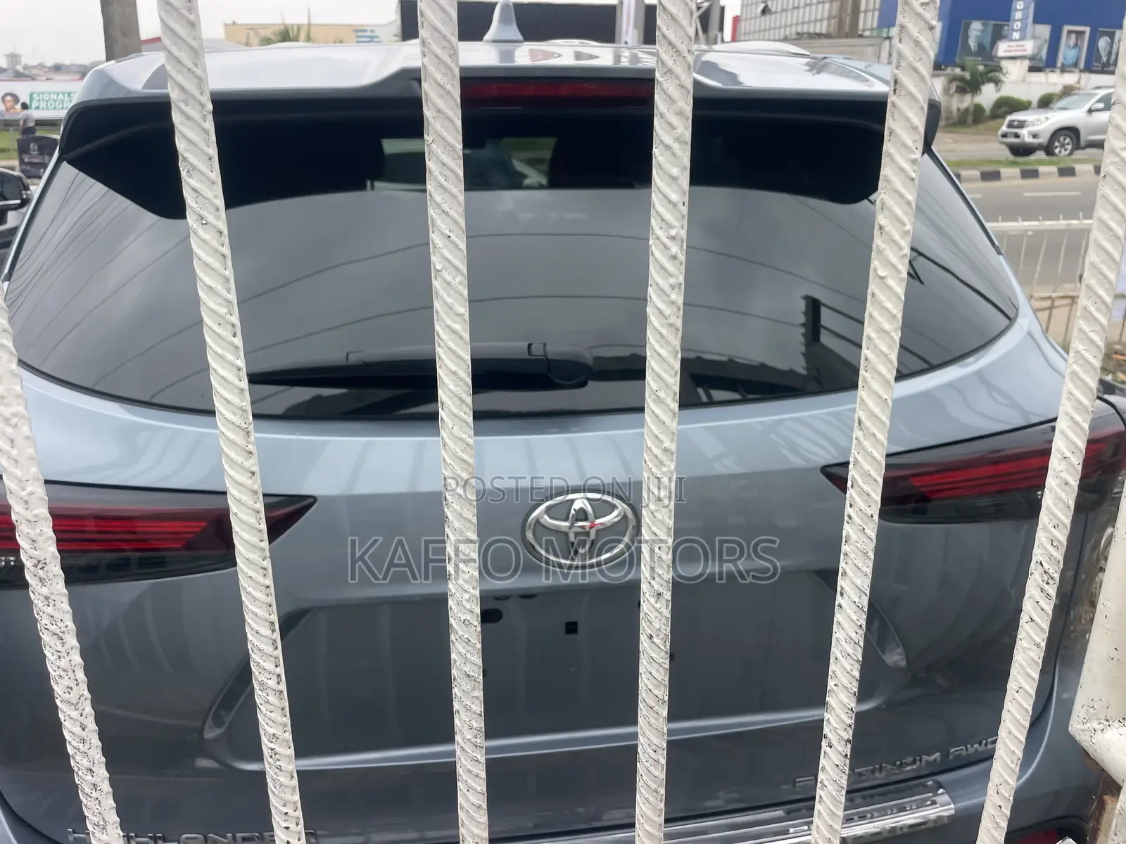 Toyota Highlander Platinum AWD 2024 Blue