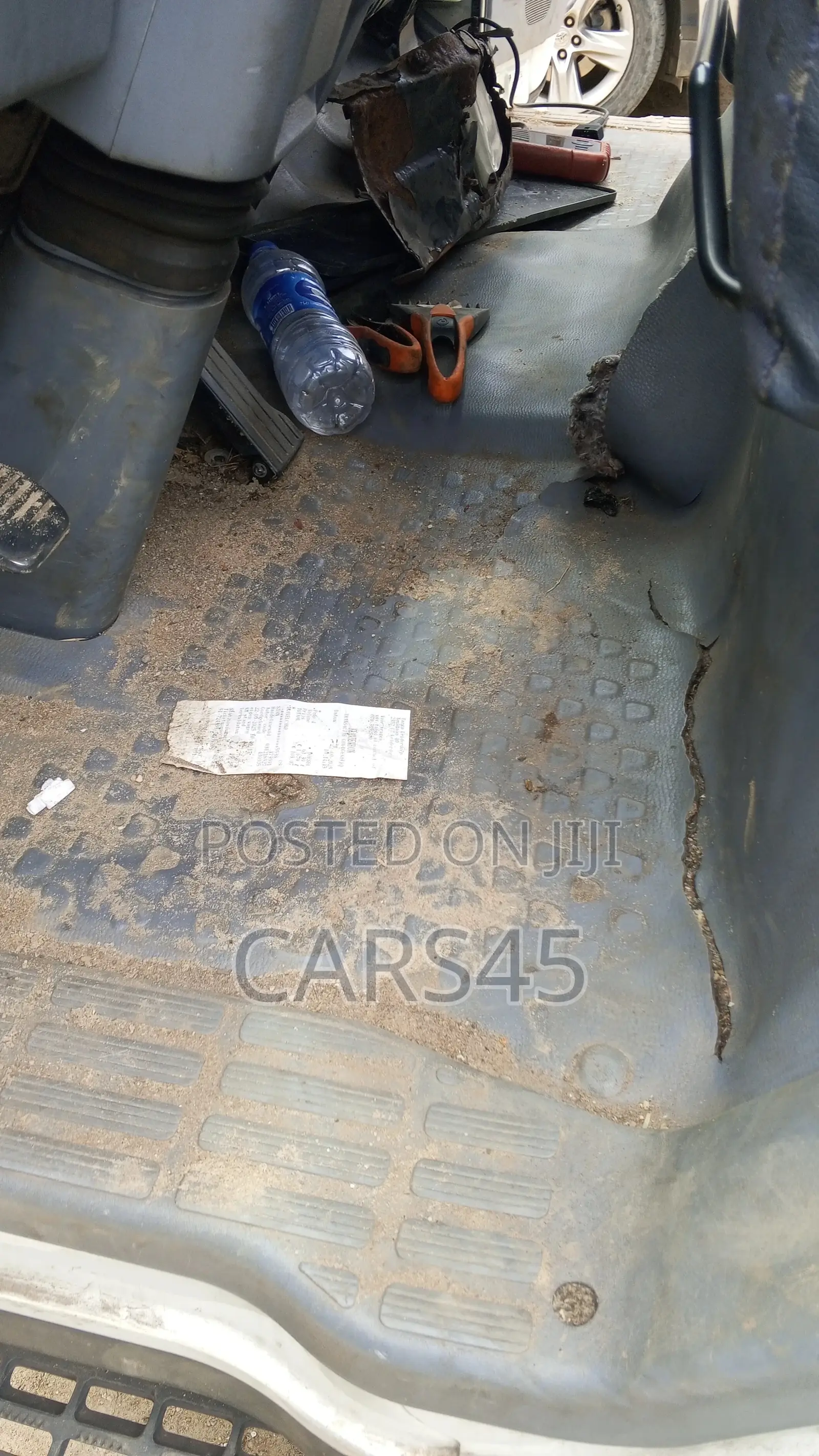 Mitsubishi Canter 2004 White