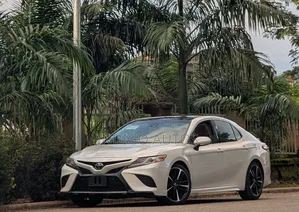Toyota Camry XSE FWD (2.5L 4cyl 8AM) 2018 White