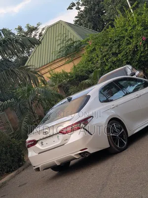 Toyota Camry XSE FWD (2.5L 4cyl 8AM) 2018 White