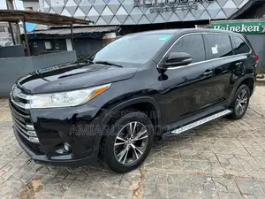 Toyota Highlander LE V6 2019 Black