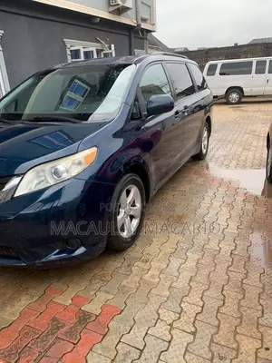 Toyota Sienna LE 7 Passenger 2011 Blue