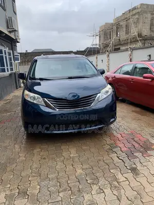 Toyota Sienna LE 8 Passenger 2011 Blue