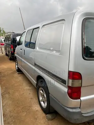 Toyota HiAce 1998 Silver