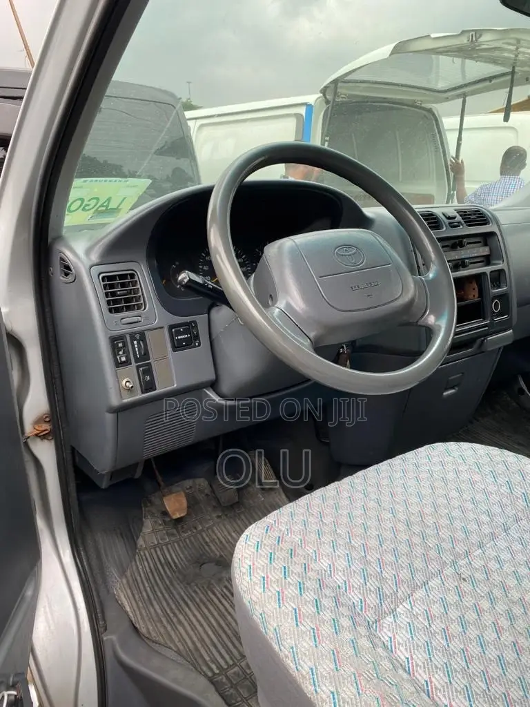 Toyota HiAce 1998 Silver