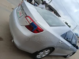 Toyota Camry XLE V6 4dr Sedan (3.5L 6cyl 6A) 2013 Silver