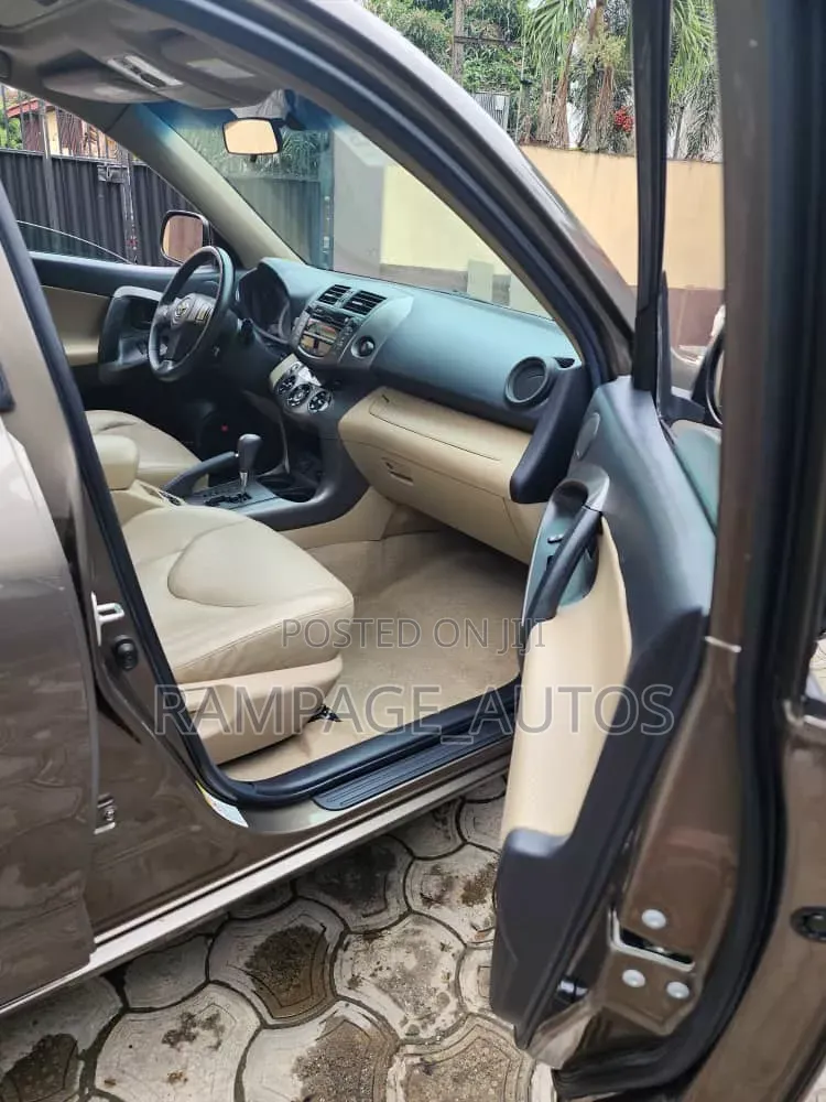 Toyota RAV4 2012 Brown