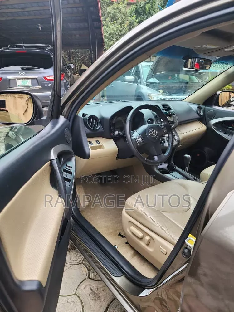 Toyota RAV4 2012 Brown