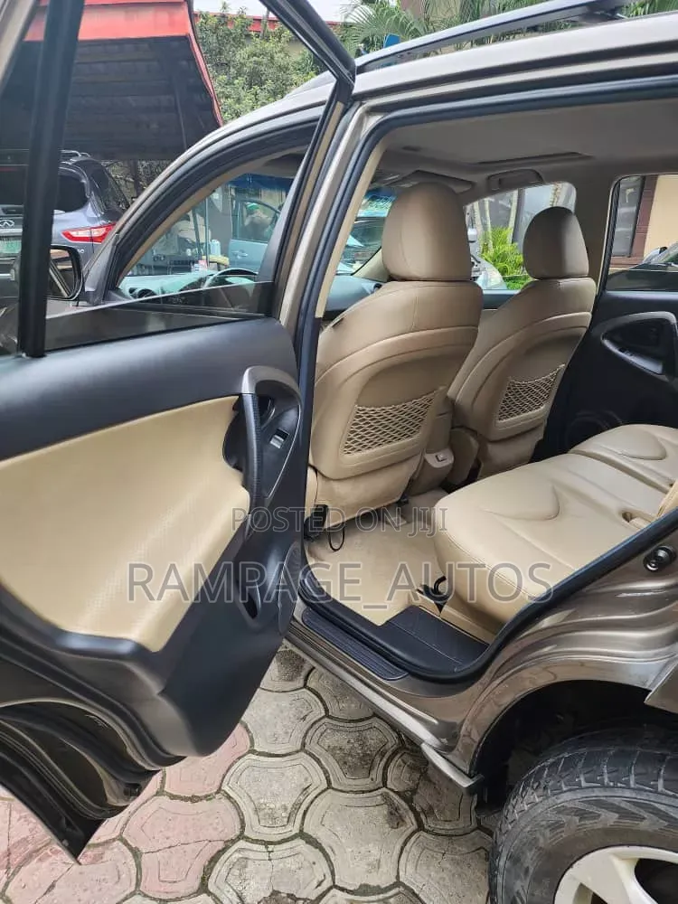 Toyota RAV4 2012 Brown