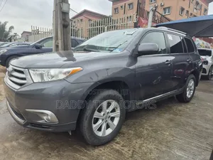 Toyota Highlander SE 3.5L 4WD 2013 Beige