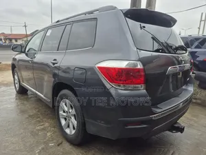 Toyota Highlander SE 3.5L 4WD 2013 Beige